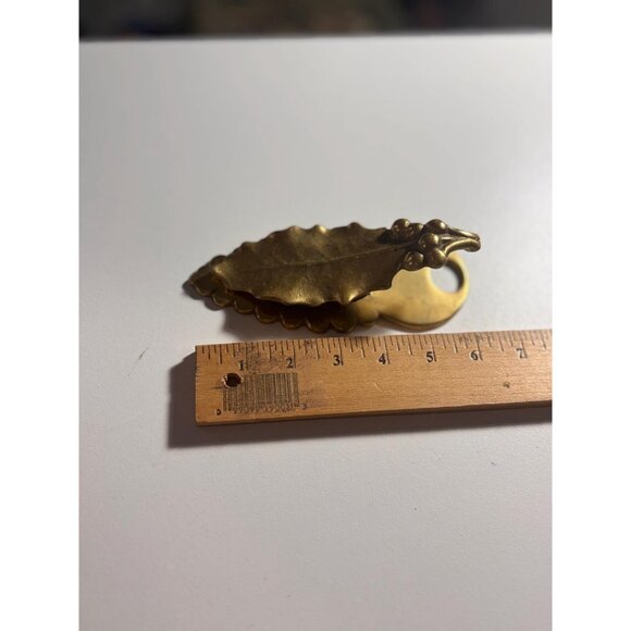 Vintage Virginia Metalcrafters Brass Holly Christmas Card Organizer - Picture 2 of 3